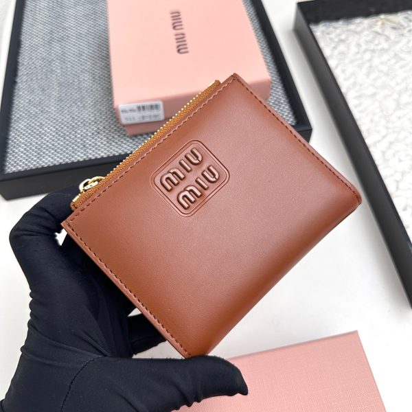 超激安ブランド財布偽物背面デザイン